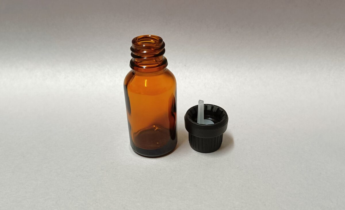 15ml Amber Glass Bottle - Slow Dripulator Cap - Image 1